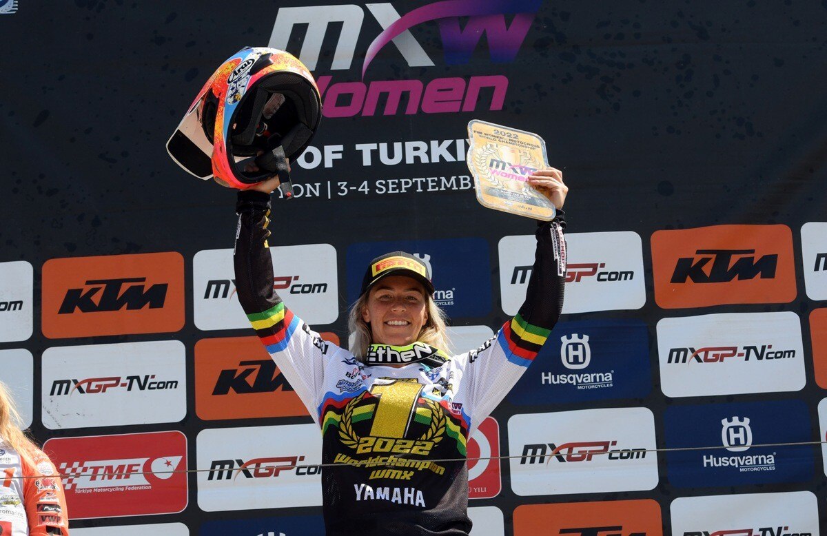 Tripletta Pirelli nel Mondiale Motocross 2022